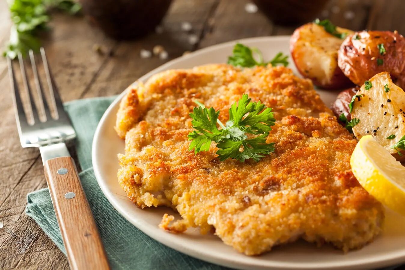 Шницель по венски. Австрийский шницель. Венский шницель (Wiener Schnitzel). Куриный шницель Миланезе.