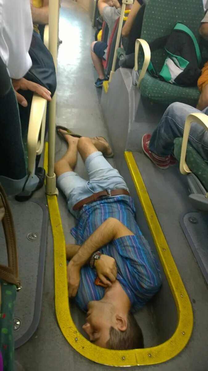 Как уснуть в автобусе. Сон в автобусе. уснул в автобусе.