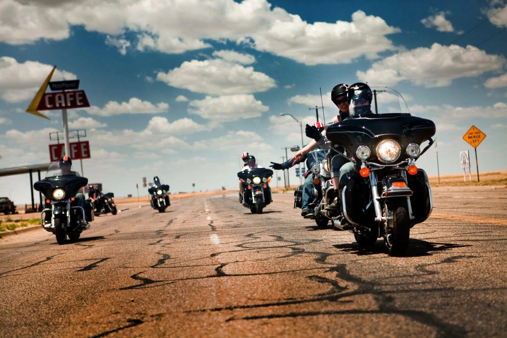 Трасса байкеров. Route 66 мотоцикл. Дорога горы мотоцикл. Трасса байкеров. Мотоциклист на дороге.