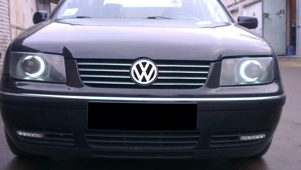 Черные маски фар Volkswagen Bora. Линзы Фольксваген Бора. Фара Фольксваген Бора 2002. Фольксваген Бора ангельские глазки. Линзы volkswagen