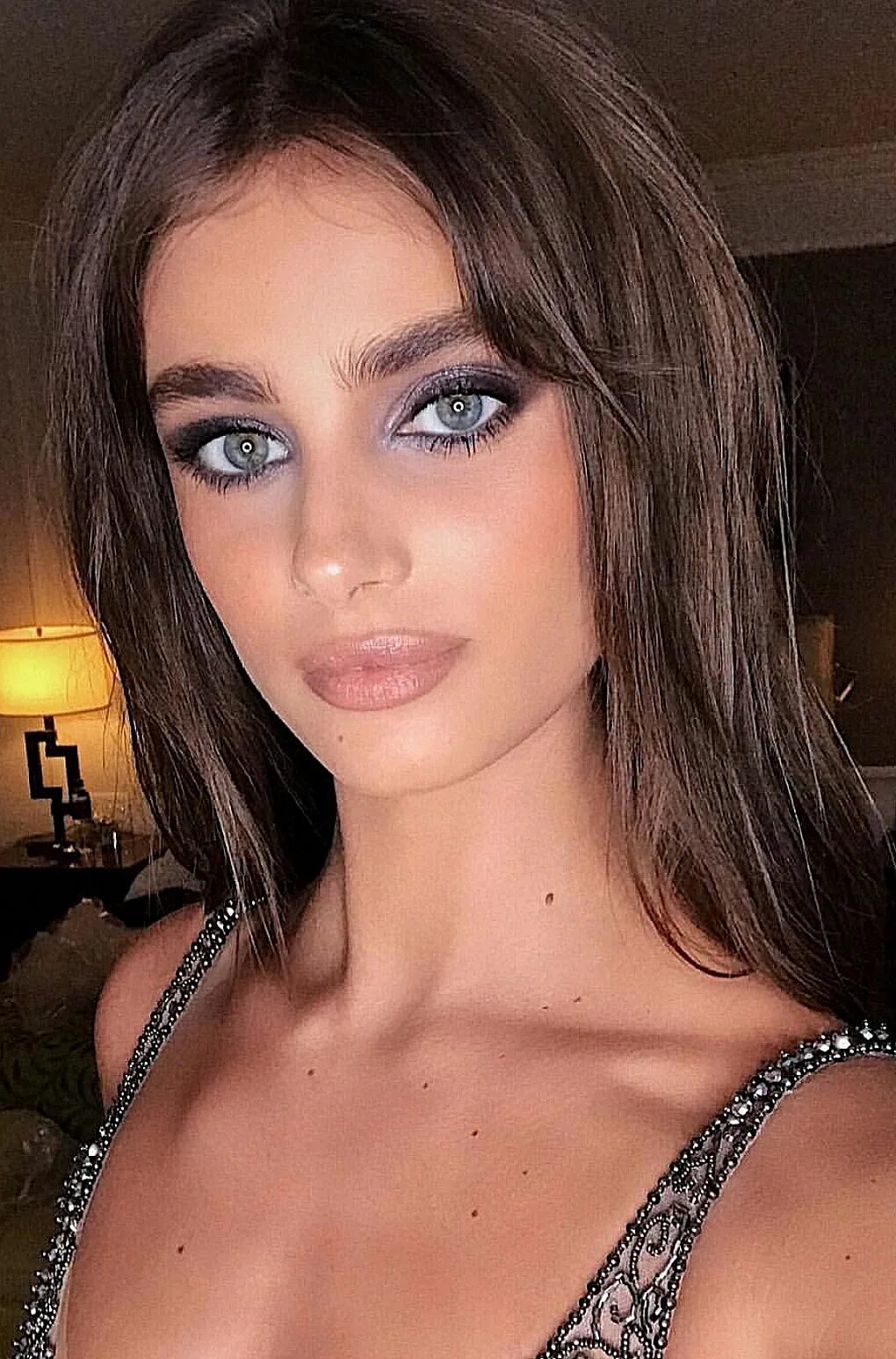 Макияж тейлор Taylor Hill on Instagram: "Light as a feather" Taylor hill, Taylor hill makeup,