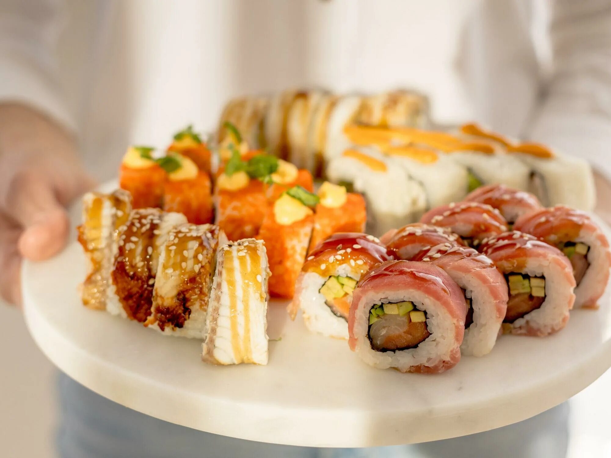 Роллы дары моря. Сеты филадельфия калифорния аляска. Роллы моджи. Суши моджи месягутово. Суши моджи уфа.