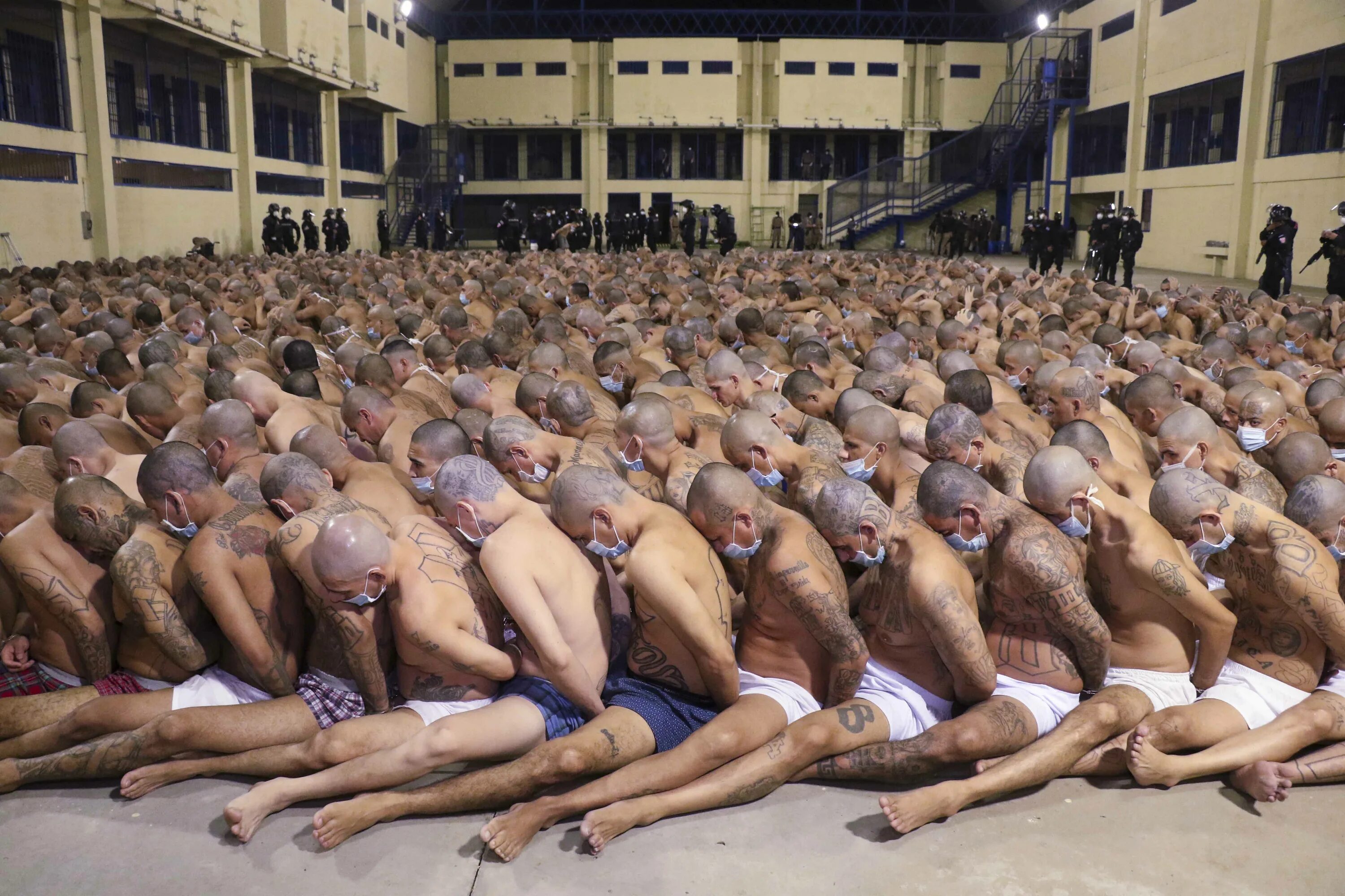 Включи самый жесткий в мире. Человеческая многоножка 2009. Тюрьма Карандиру, Бразилия.