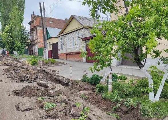 Фото земли на улице. Вольск ру. Дорожник Вольск Смирнов. Вольск Саратовская область. Wolsk ru