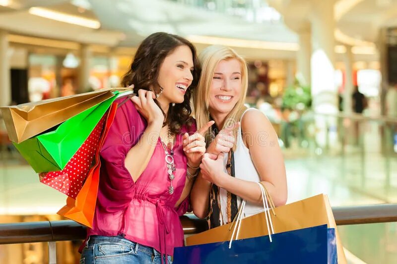 Shop girlfriends. Shop girlfriends. Shop girlfriends. Радостная девушка с покупками. Девушка шоппинг.