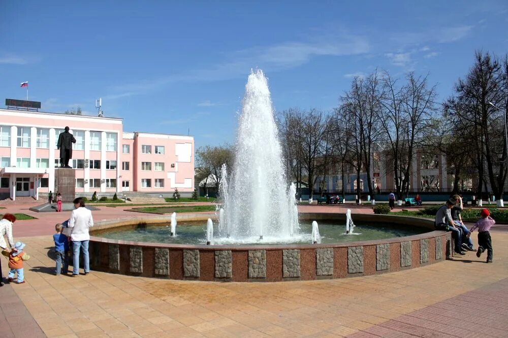 Муром население численность. Окский парк Муром. Площадь 1100 летия Мурома. Полтинник Муром парк фонтаны. Фонтан в парке полтиннике в Муроме.