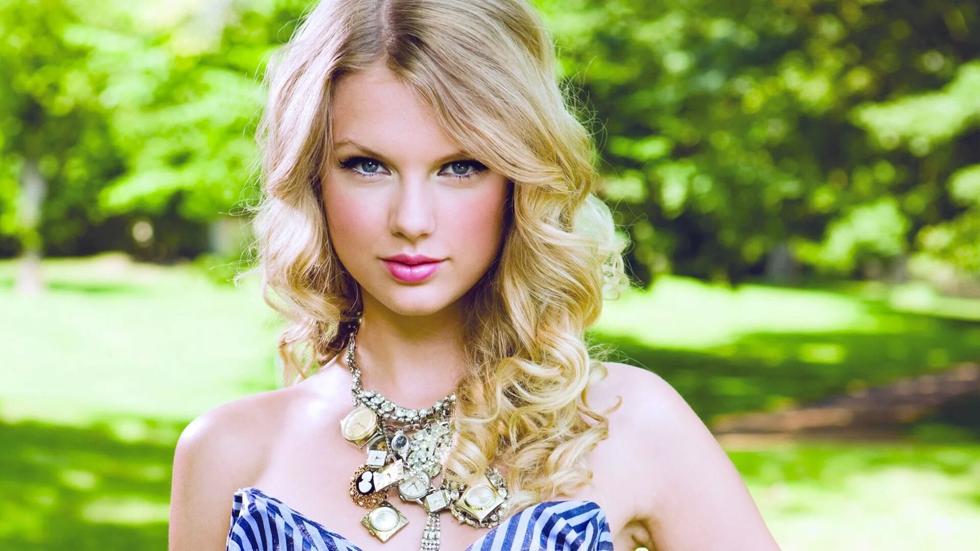 Тейлор хиты. Тейлор Свифт. Taylor Swift Тейлор Свифт. Тейлор Свифт фотосессии. Тейлор Свифт с девушкой.