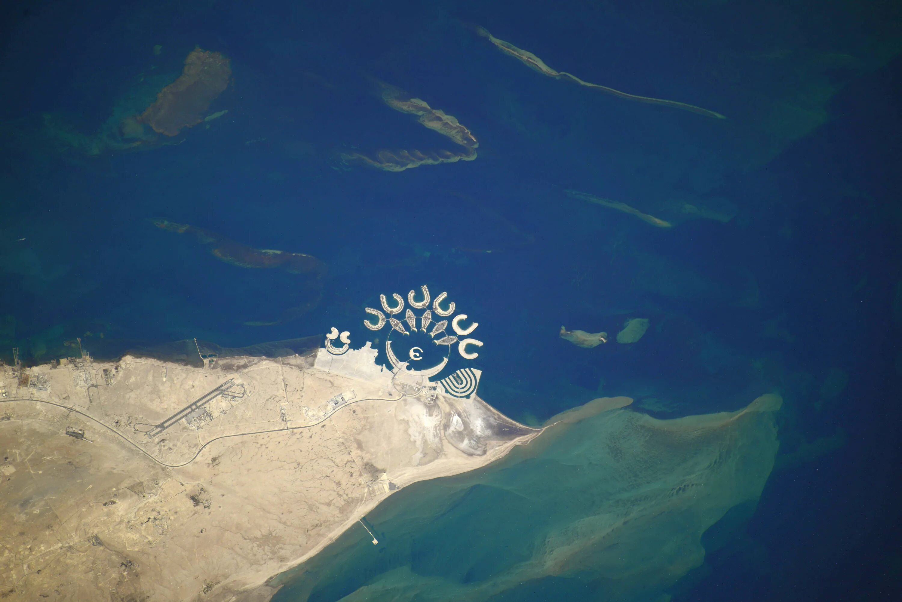 Океан залив ответ. Снимки из космоса. Персидский залив. Персидский залив из космоса. Оман с космоса.