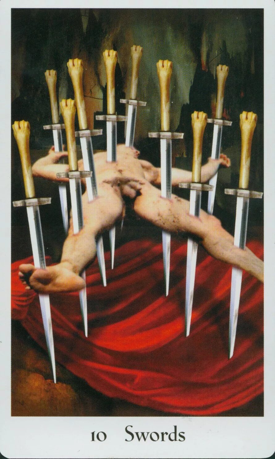 Дьявол и 10 мечей. Карта таро десятка мечей. Карта таро с глазом. Карта таро десятка мечей. 10 мечей райдер уэйт.