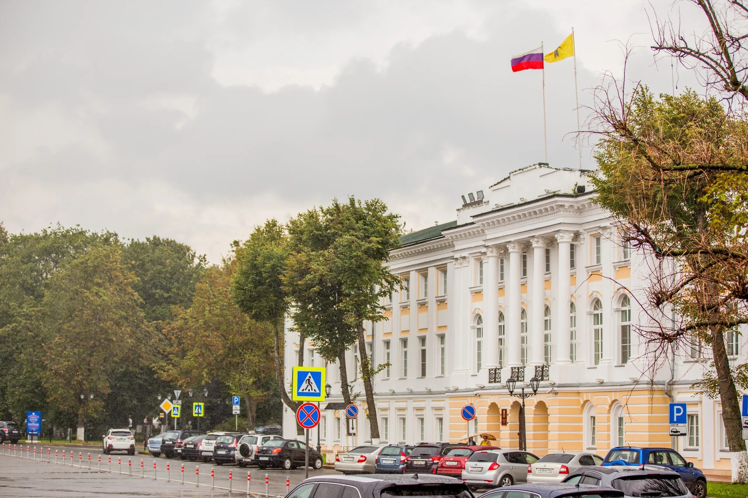 Ярославская дума сайт. Областная Дума Ярославль. Ярославская государственная Дума. Здание Ярославской областной Думы. Ярославская областная Дума фото.