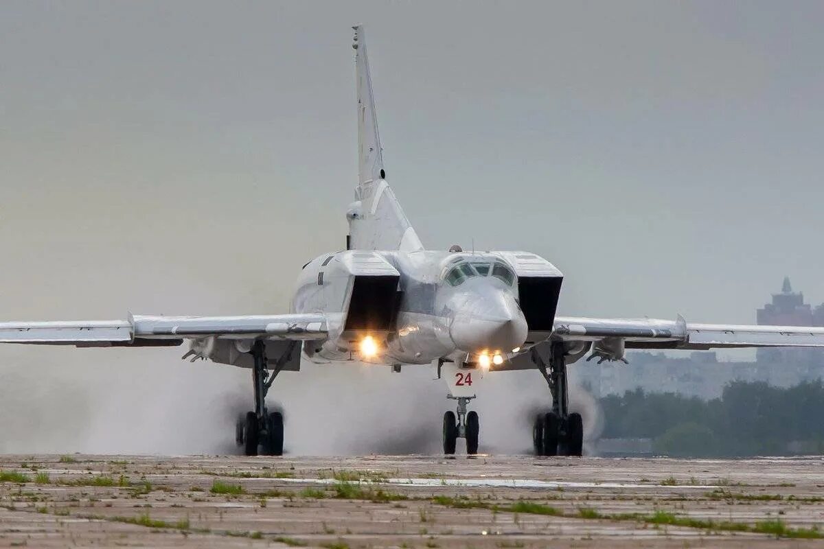 Ту 22м сверхзвуковой самолет вооружение. Ту-22м3. Самолёт ту-22м3. Ту-22м3 сверхзвуковой самолёт. Ту-22м3 ВКС России.