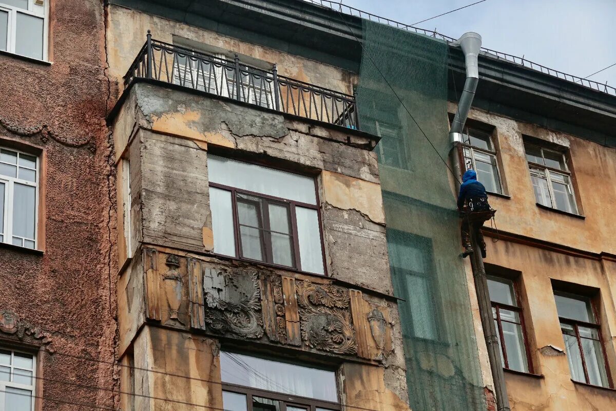 Молодежный на зверинской. Дом треснул. Самый аварийный дом. Капремонт. Петербург трещины на жилых домах.