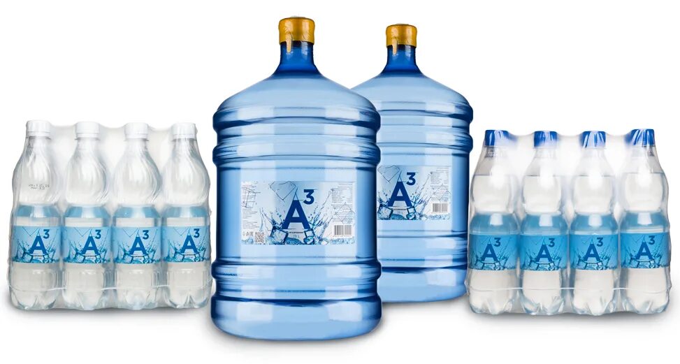 питьевая вода в бутылках. 5 л. упакованная питьевая вода. бутыль пластиковая. этикетка минеральной воды.