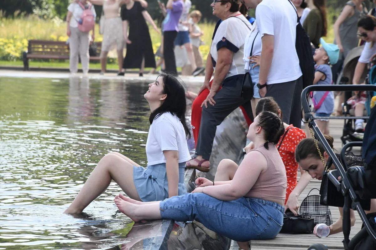 Летом будет аномальная жара. Аномальная жара в Москве. Жара в Краснодарском крае. Жара июль. Москва лето люди.