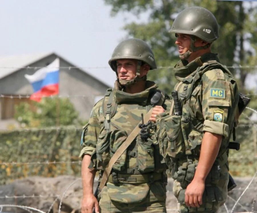 Российский солдат. Поставь армейские. Сирийские красавицы вместе с русским спецназом. Солдаты на полигоне. Танкист.