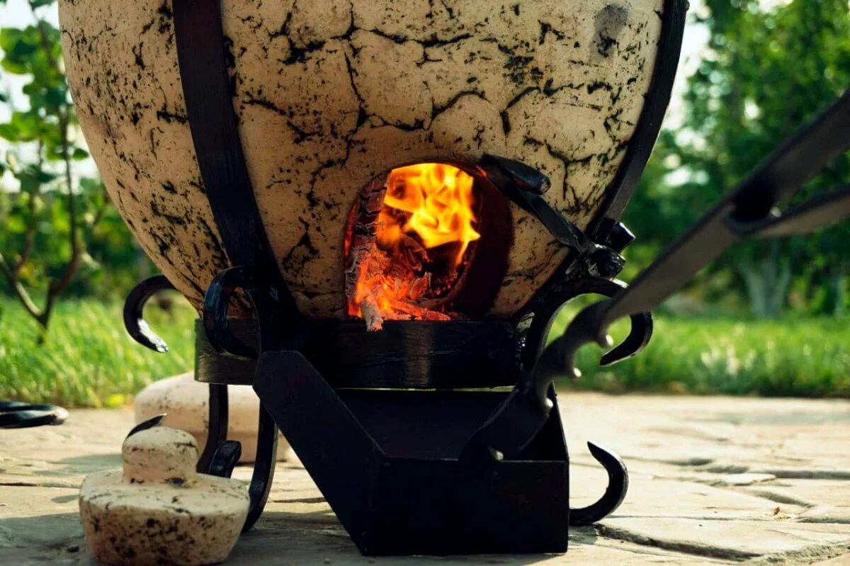 Розжиг тандыра. Поддувало к тандыру восточный. Тандыр амфора восточный. Растопка тандыра. Тандыр стационарный.