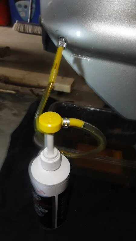 Закачка масла в редуктор. Quicksilver gear lube pump 8m0072133. Помпа для закачки масла в редуктор лодочного мотора. Насос для масла в редуктор лодочного мотора. Гидрол масло в редуктор лодочного мотора.