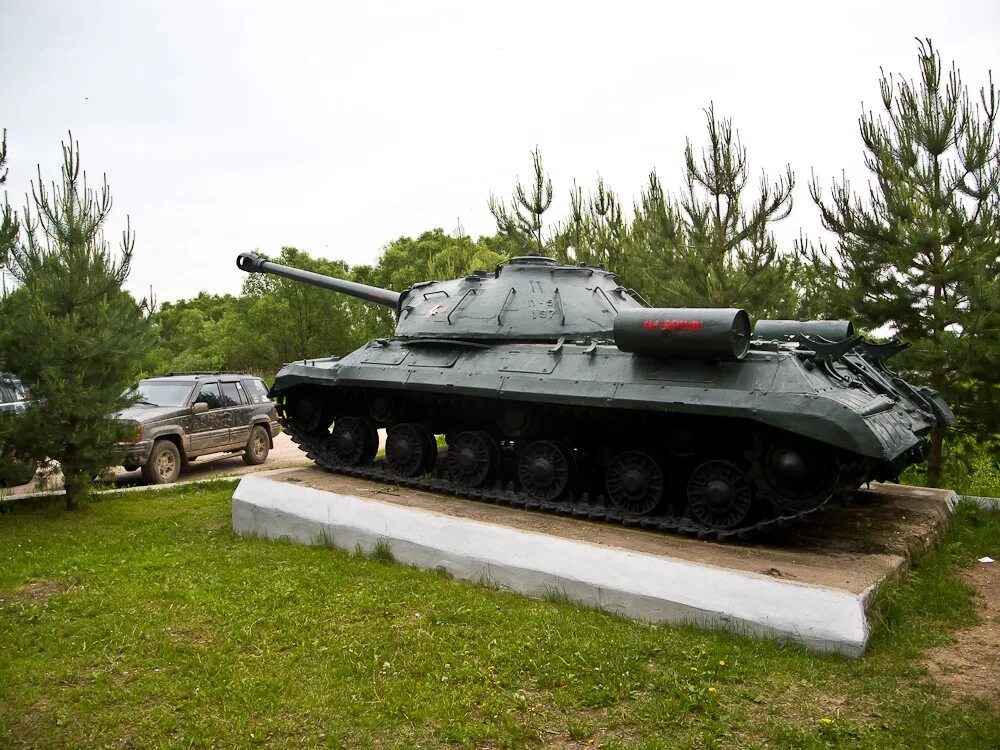 Ис рос. Ис3 танк памятник Ростовская область. Памятник танк ИС-3. Полунино Ржев танк. Памятник танку ИС-3 Биробиджан.