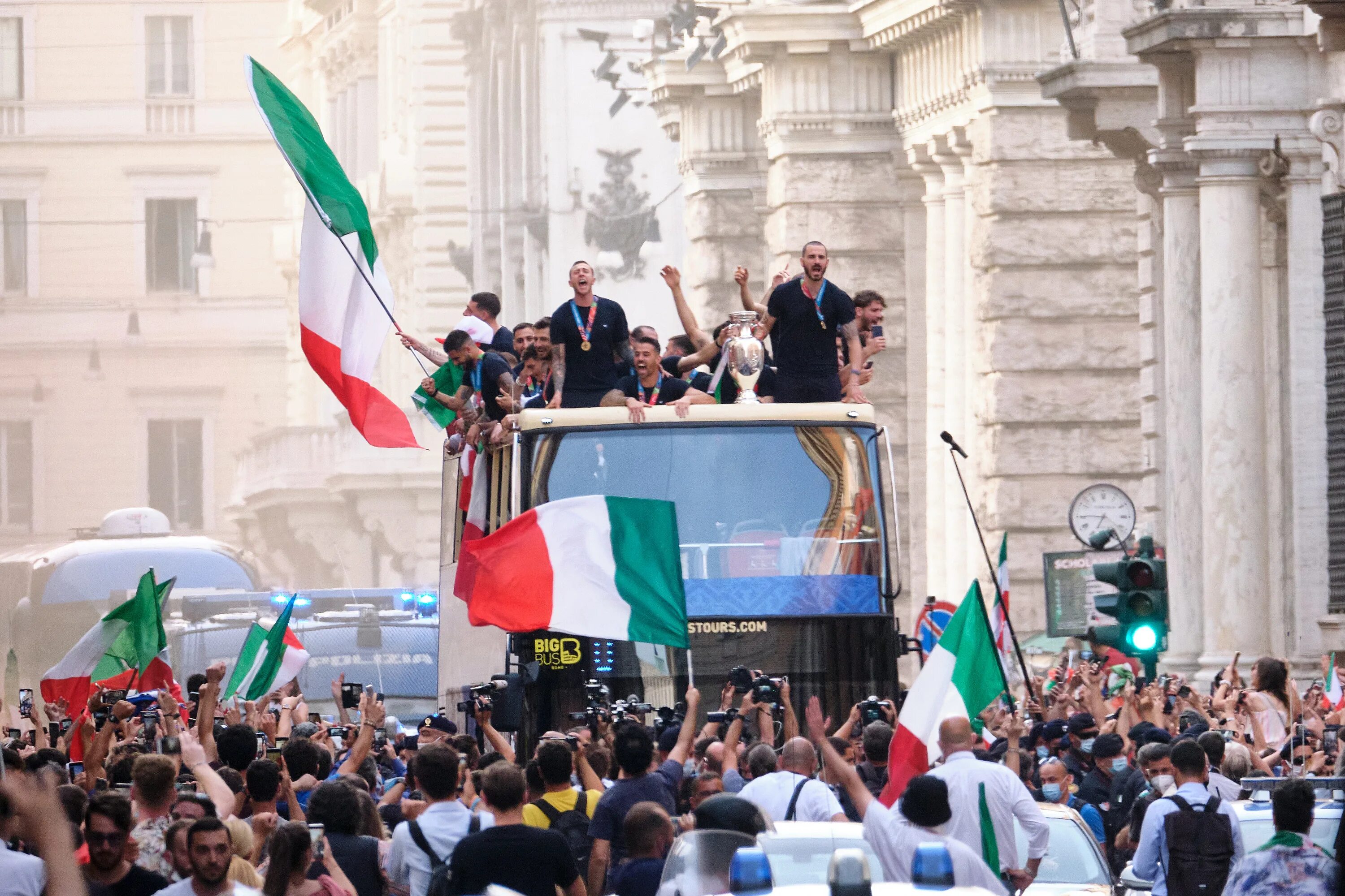 Праздники в Италии. Праздничное шествие Италия. 8 Декабря праздник в Италии. Праздники в Италии 2022.