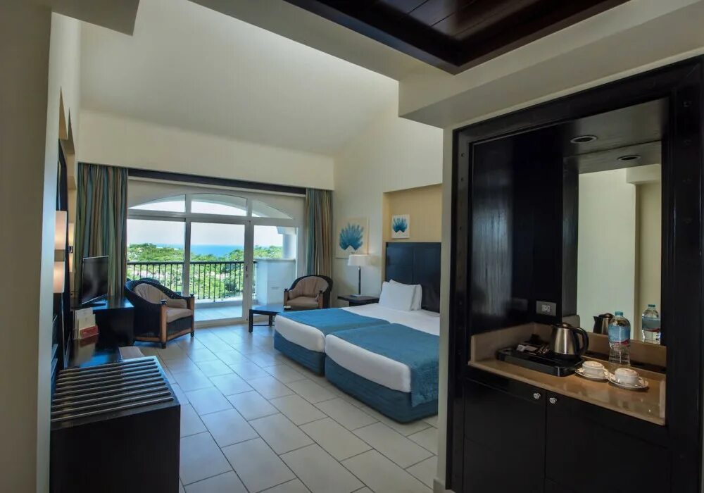 Blue bay resort 5. гринтаун блю бей. Reef oasis blue bay resort spa 5 номера. Reef oasis blue bay resort spa лобби. Blue bay resort 5.