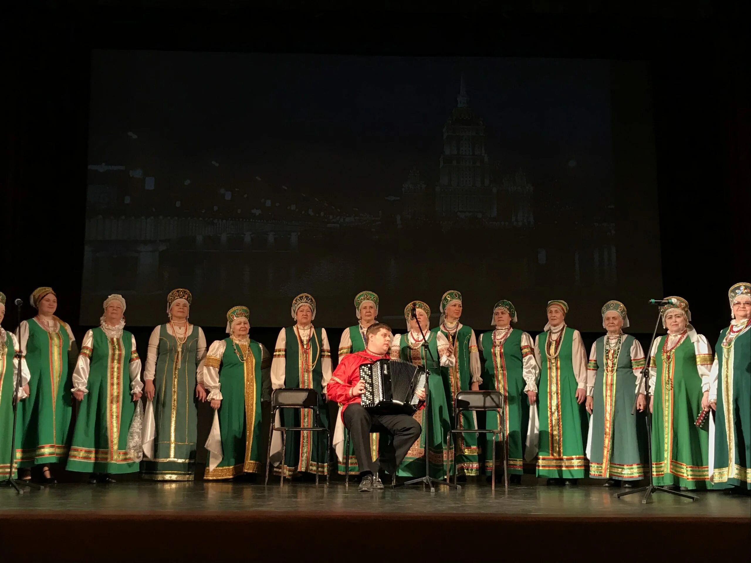 Ансамбли города. Соборная площадь кемерово. Ансамбли города. Фольклорный ансамбль венец кострома. Русский фольклорный ансамбль.