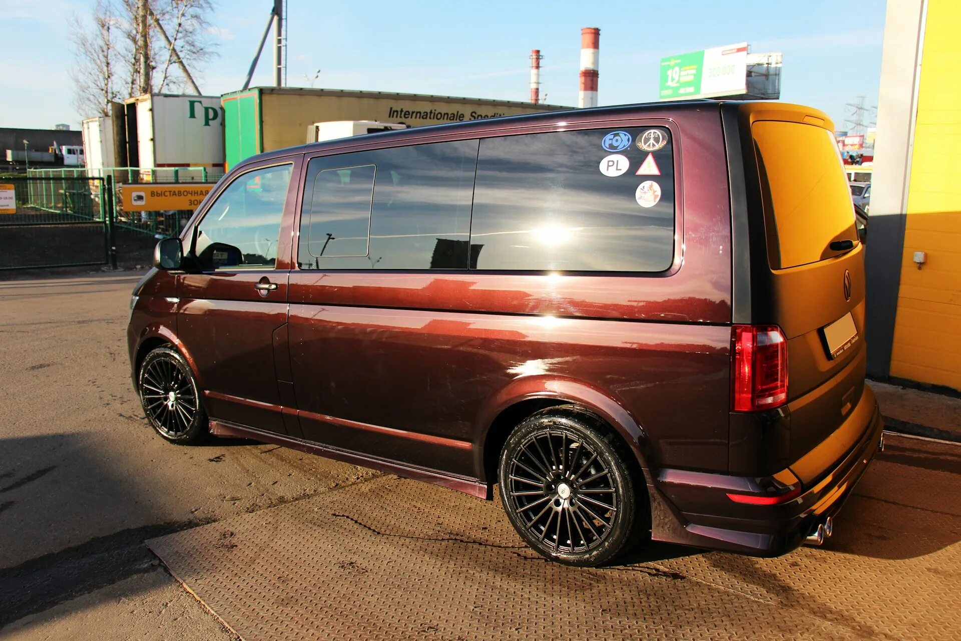 Multivan t5 обвес. Volkswagen Multivan t5 тюнинг. Диски на VW Multivan t5. Volkswagen Multivan обвес. Фольксваген т5 мультиван