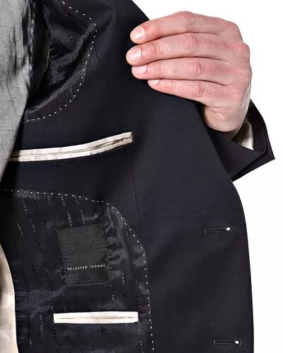 подкладка мужского пиджака. карман на подкладке пиджака. внутренний карман пиджака в подкладке. внутренний карман в мужском пиджаке. подкладка пиджака.