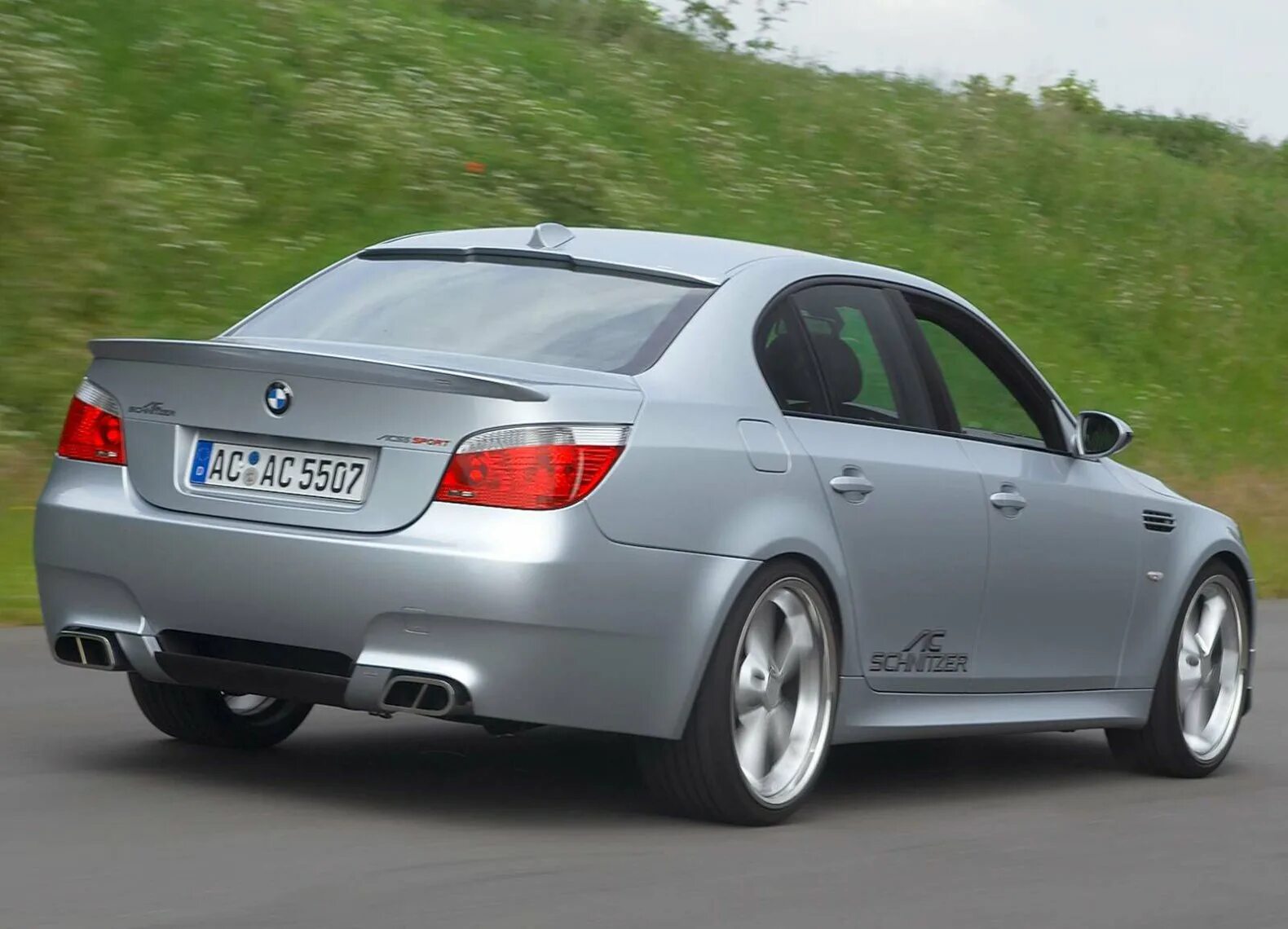 Е60 спорт. BMW m5 e60 2004. BMW e60 Шницер. BMW 5 e60 спорт. BMW e60 2005.