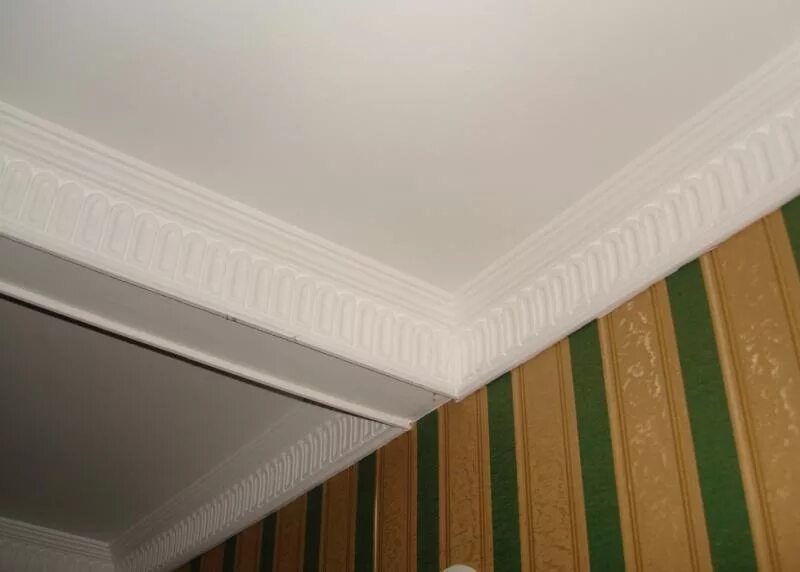 карниз orac luxxus c339. плинтус потолочный деревянный резной. фальшбалки и натяжной потолок на мансарде. как сделать широкие потолочные. карниз orac decor c991.