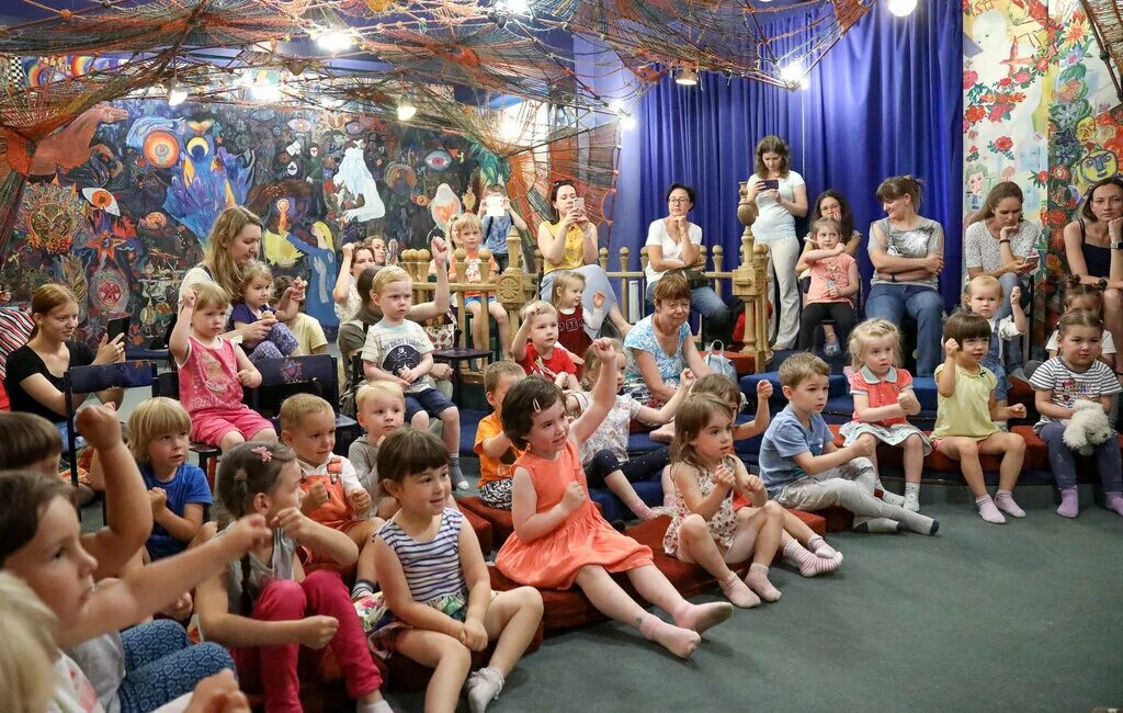 Сайт детский ргдб. Ргдб детская библиотека. Детский уголок в библиотеке. Детская библиотека. Сайт детский ргдб.