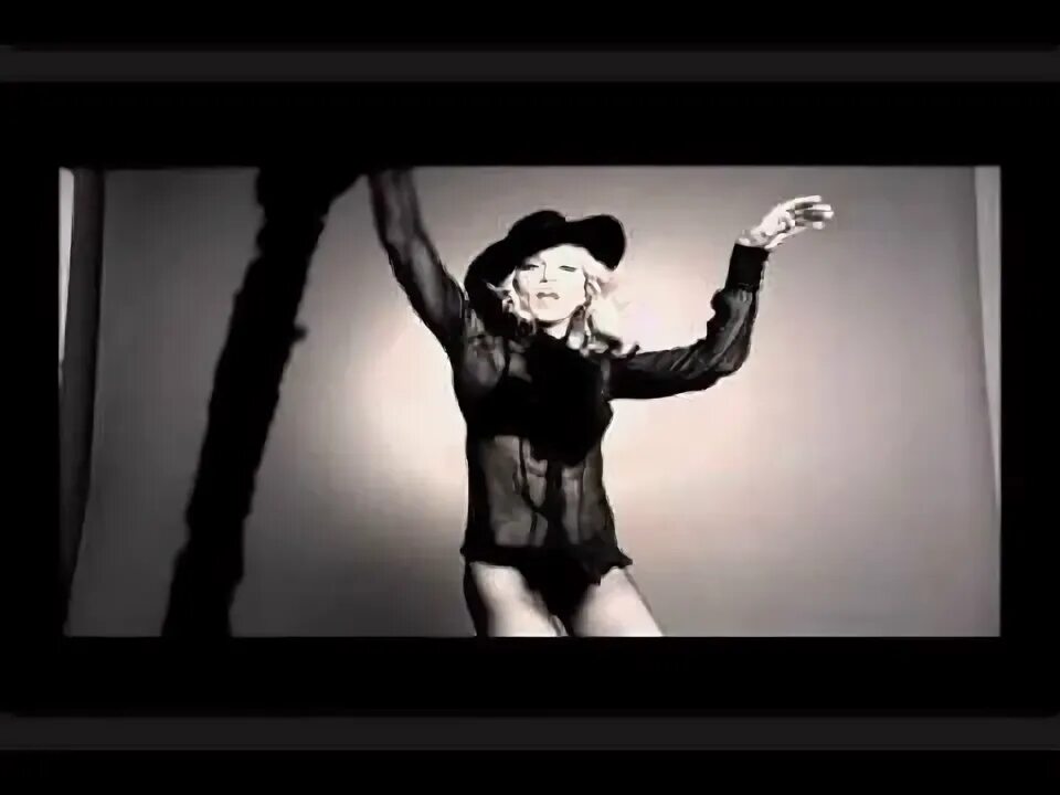 Give it to me instrumental. Мадонна give it 2 me. Madonna give it 2 me клип. Мадонна Гиви ту ми. Мадонна бесится.