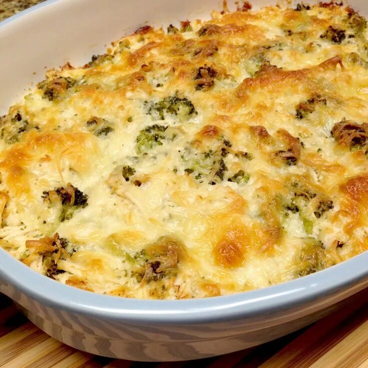 брокколи с моцареллой в духовке. запеканка из брокколи и цветной капусты. гратен с брокколи. запеканка из брокколи в духовке с сыром. брокколи с пармезаном.