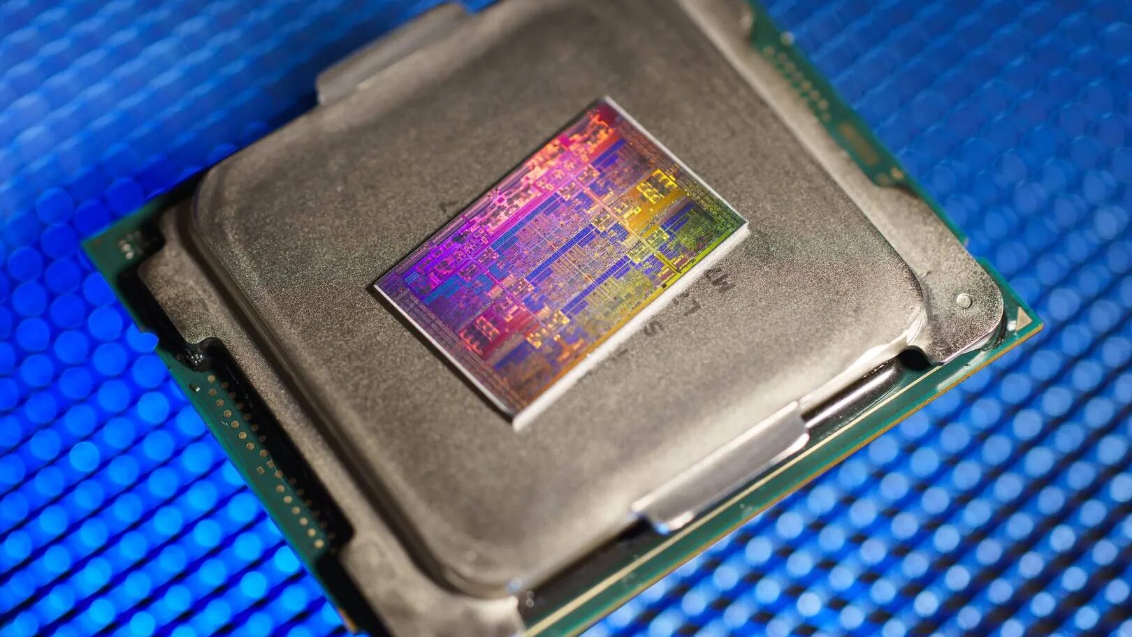 Intel core i5 amd. Кристалл процессора intel core i7. i7 8086k. intel core i7-11370h. core i5-11300h.