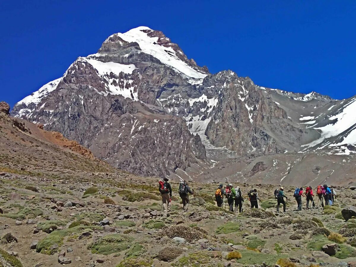 Аконкагуа горные вершины. Горы Анды вершина гора АК. Гора Аконкагуа Анды Аргентина. Южная Америка вершина Аконкагуа.