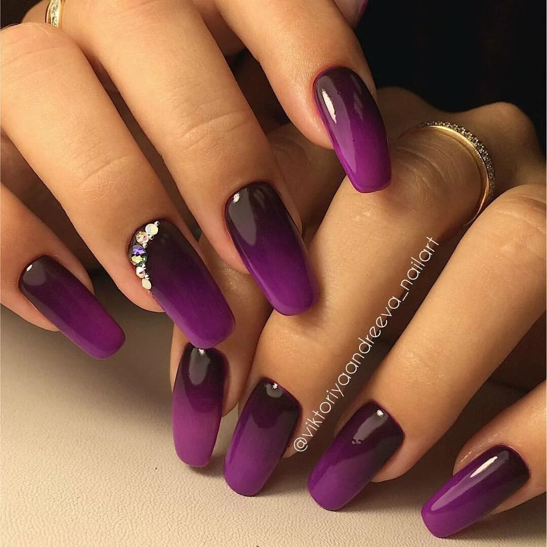 Фиолетовый маникюр. Фиолетовые ногти. Сиреневые ногти. Красивые сиреневые ногти. Ногти сиреневые дизайн 2024