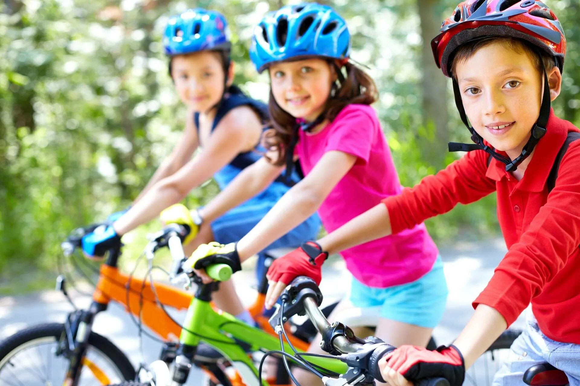 Children see children do. Дети с велосипедом. Спорт дети. Подросток на велосипеде. Дети катаются на велосипеде.