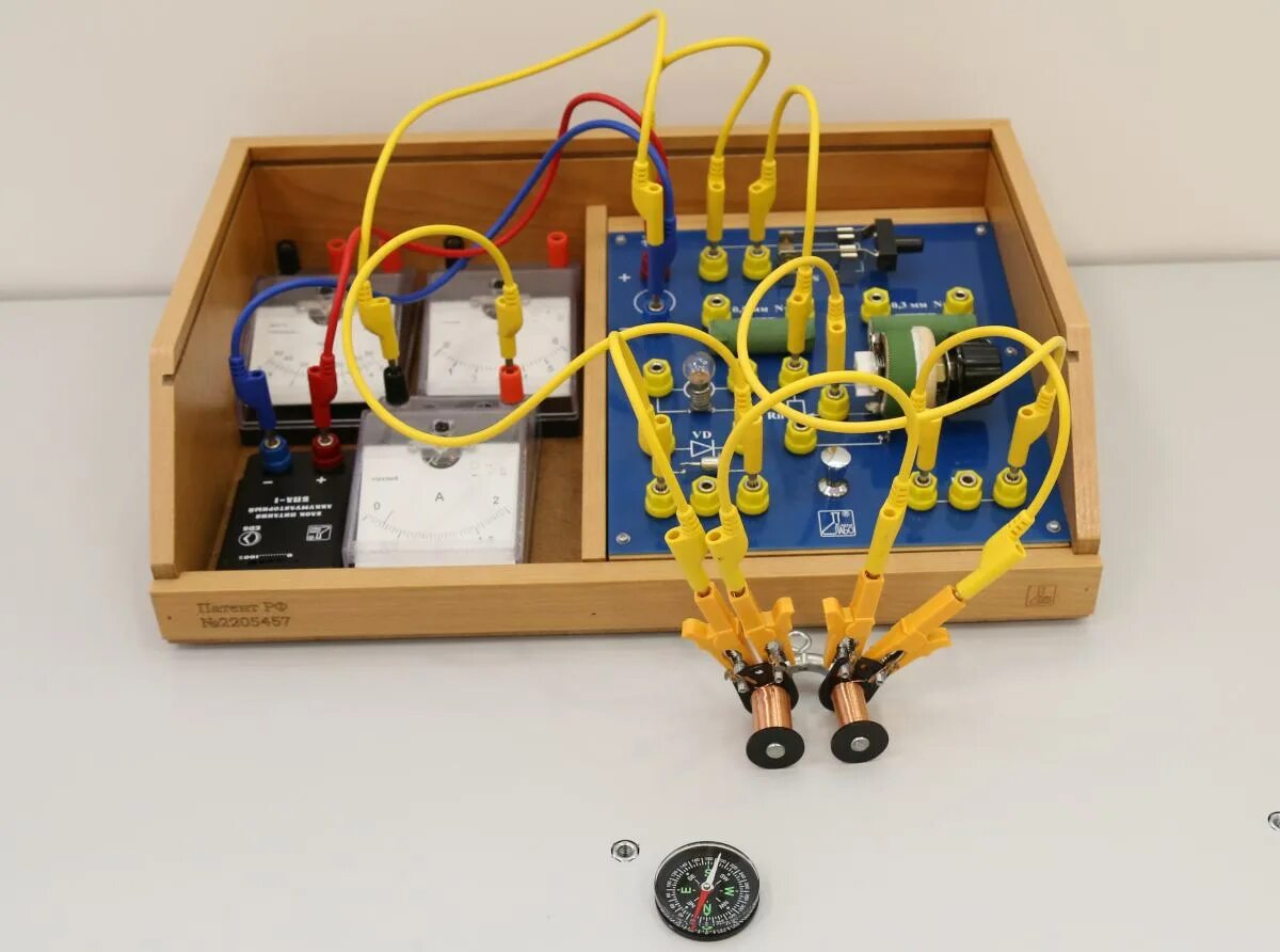 Комплект лабораторного оборудования по физике. Лабораторный комплект по электродинамике (с БПА). Лабораторный набор №1 по электродинамике. ФГОС комплект. Лабораторный комплект по электродинамике. Комплект для лабораторного практикума по электричеству фл001.