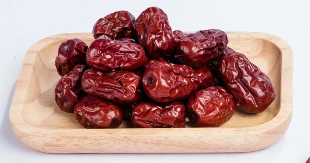 Red dates. Jujube Fruit. Chinese Red Dates Jujube. Красные финики. Jujuba em Inglês.