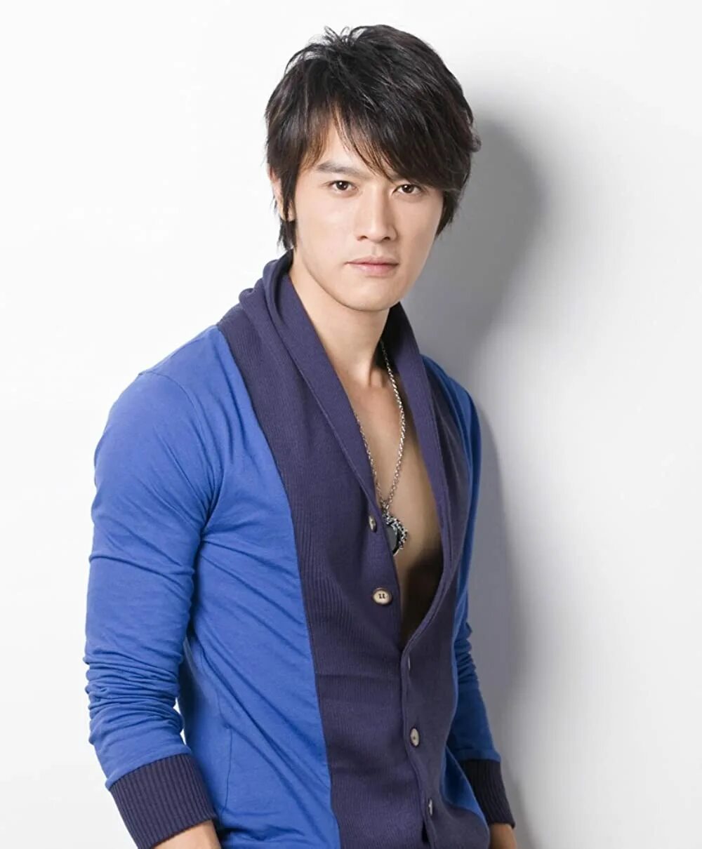 Zhang luo. Fuko iland 2. Ли хун и (li hong yi). Дэнди николс актриса. Цао ю нин актер.