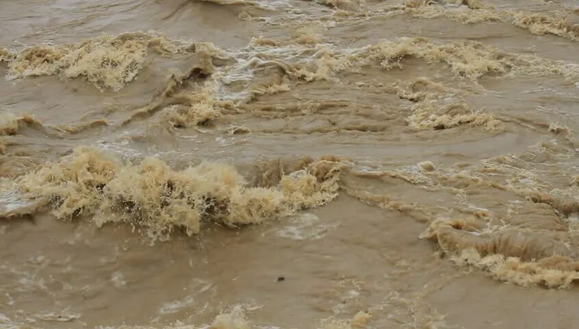 Мутная вода слушать. Мутный поток. Muddy Waters. Вода грязь граница. Muddy River Coast.