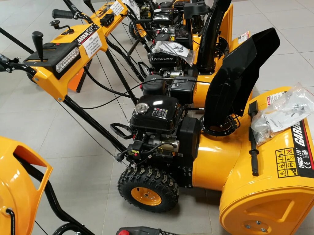 Снегоуборщик loncin. Снегоуборщик бензиновый Gardenpro Kc 624s. Снегоуборщик Зонгшен 168. Снегоуборщик Garden Pro Kc 421-f. Снегоуборщик Garden Pro kc726s.