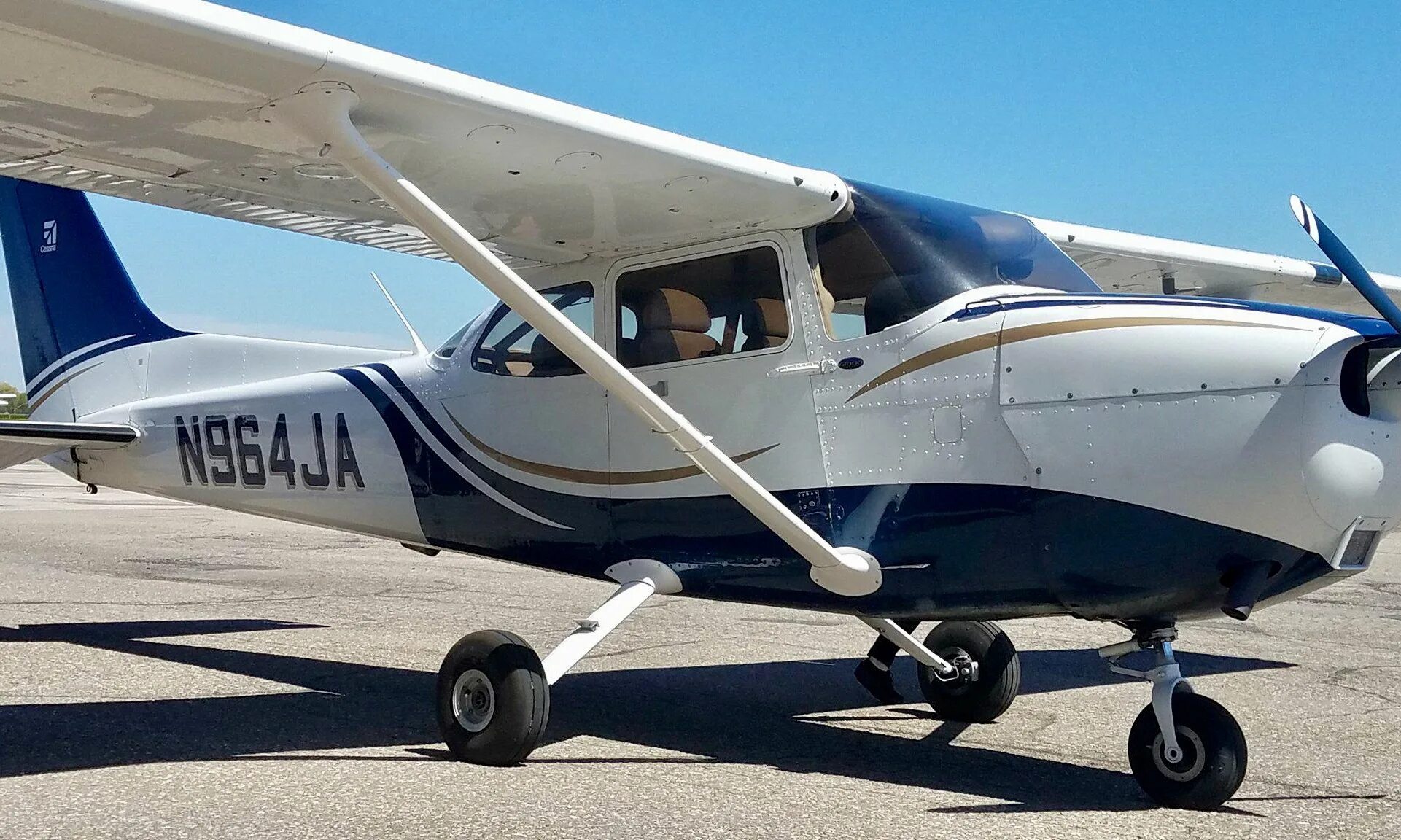 Сесна 172. Легкомоторный самолет Cessna 172. Самолёт Cessna 172 Skyhawk. Cessna 172 самолёты Cessna. Самолет Цессна 182.