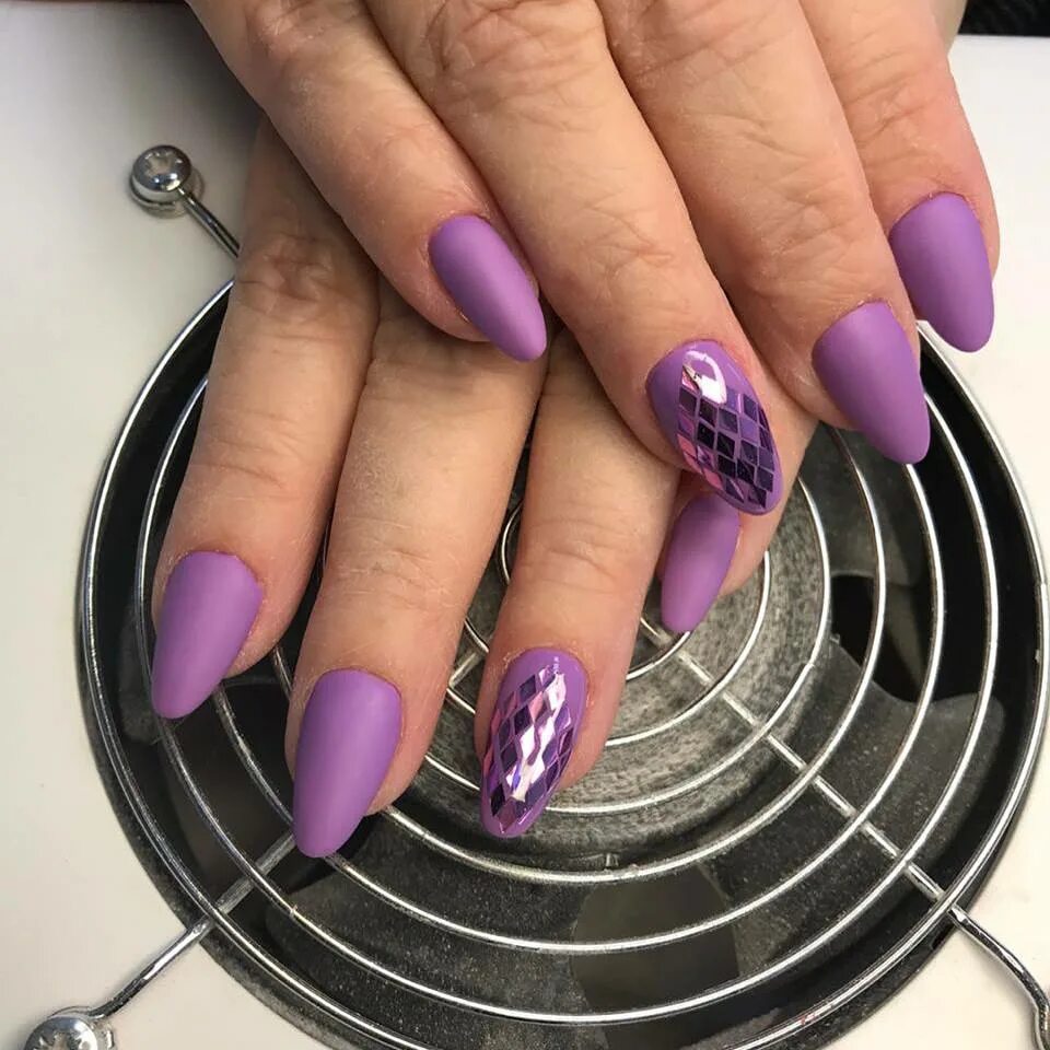 Мастерская ногтевого сервиса. Салон красоты ногти Красноярск. Demynails Красноярск. Маникюр с красноярским лаком. Мастер маникюра красноярск