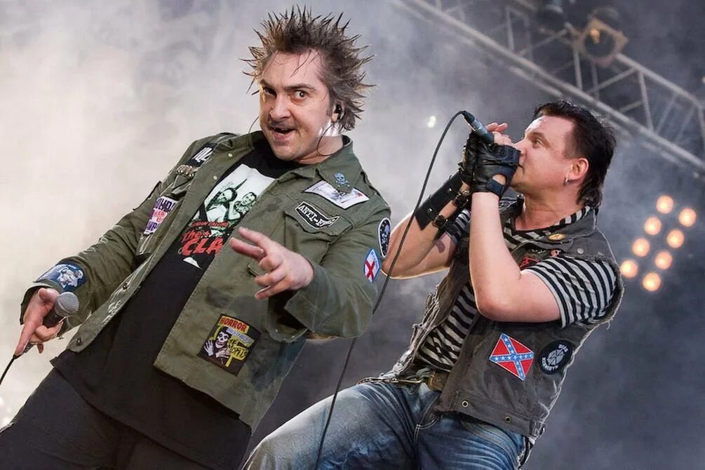 Ноги тащат по земле тыщу лет. Ноги шагают. Киш исповедь вампира текст. Ходьба босиком. Король и шут исповедь вампира.