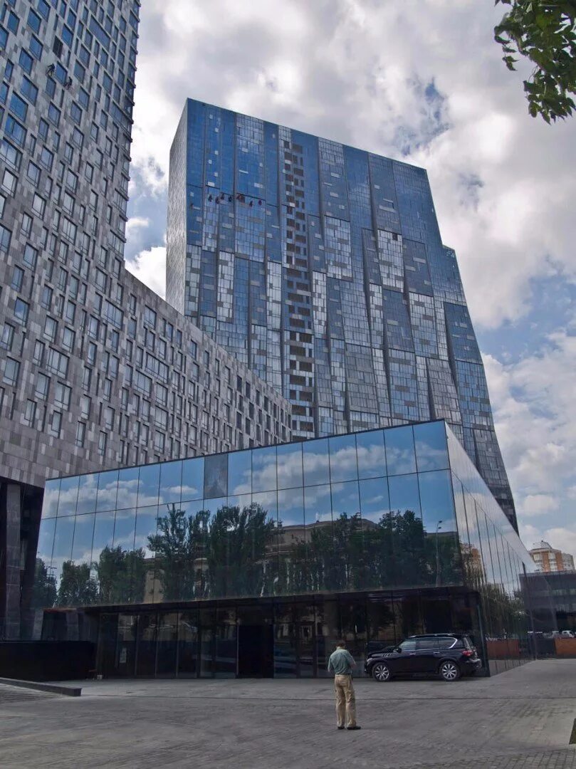 Дом на мосфильмовской дон строй. Москва мосфильмовская 8. Жк на мосфильмовской 8. Дом скуратова на мосфильмовской. Г.