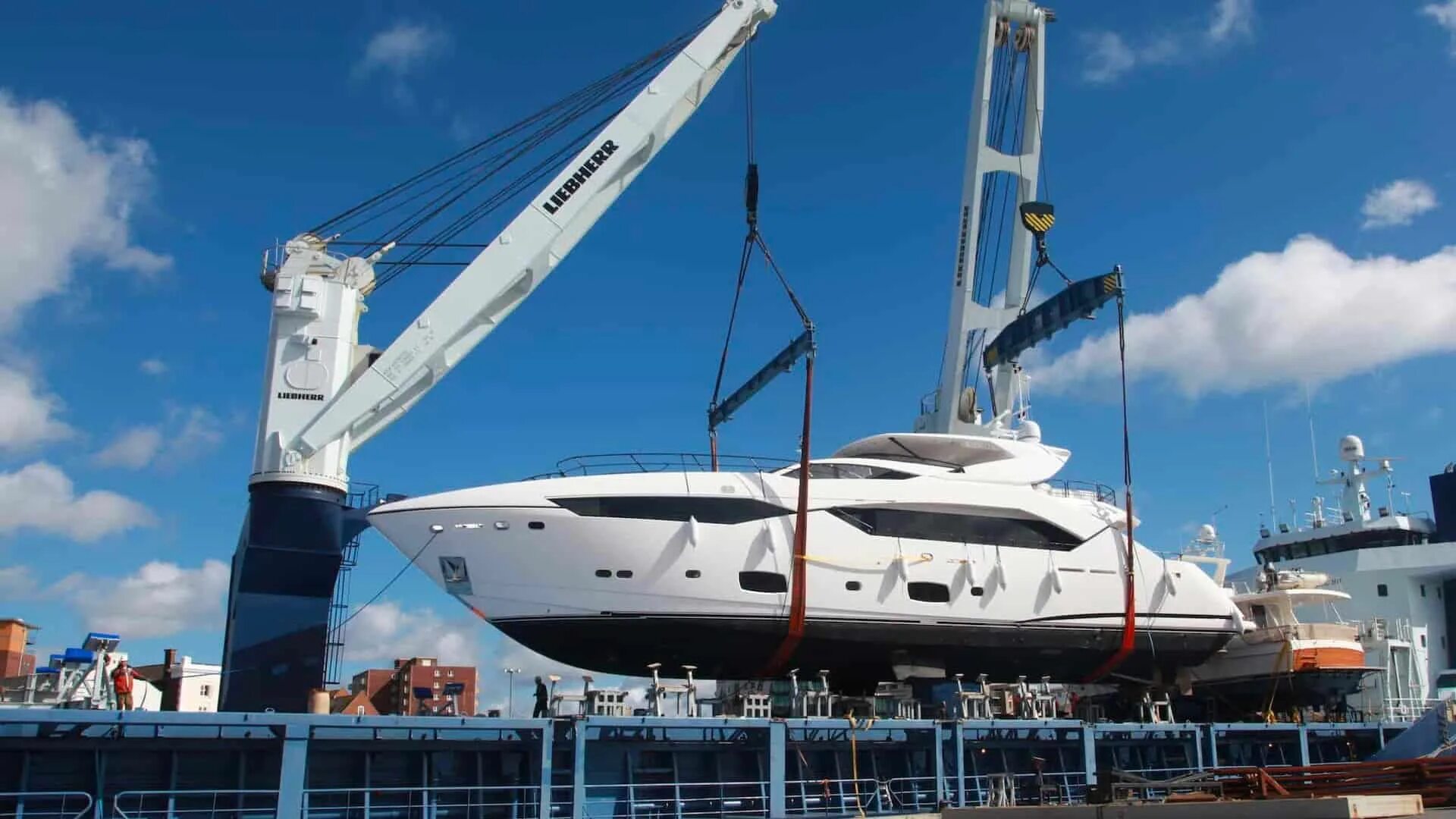 Fairline phantom 46. Benetti 63m. Yacht transport. Судно для перевозки яхт. Yacht transport.