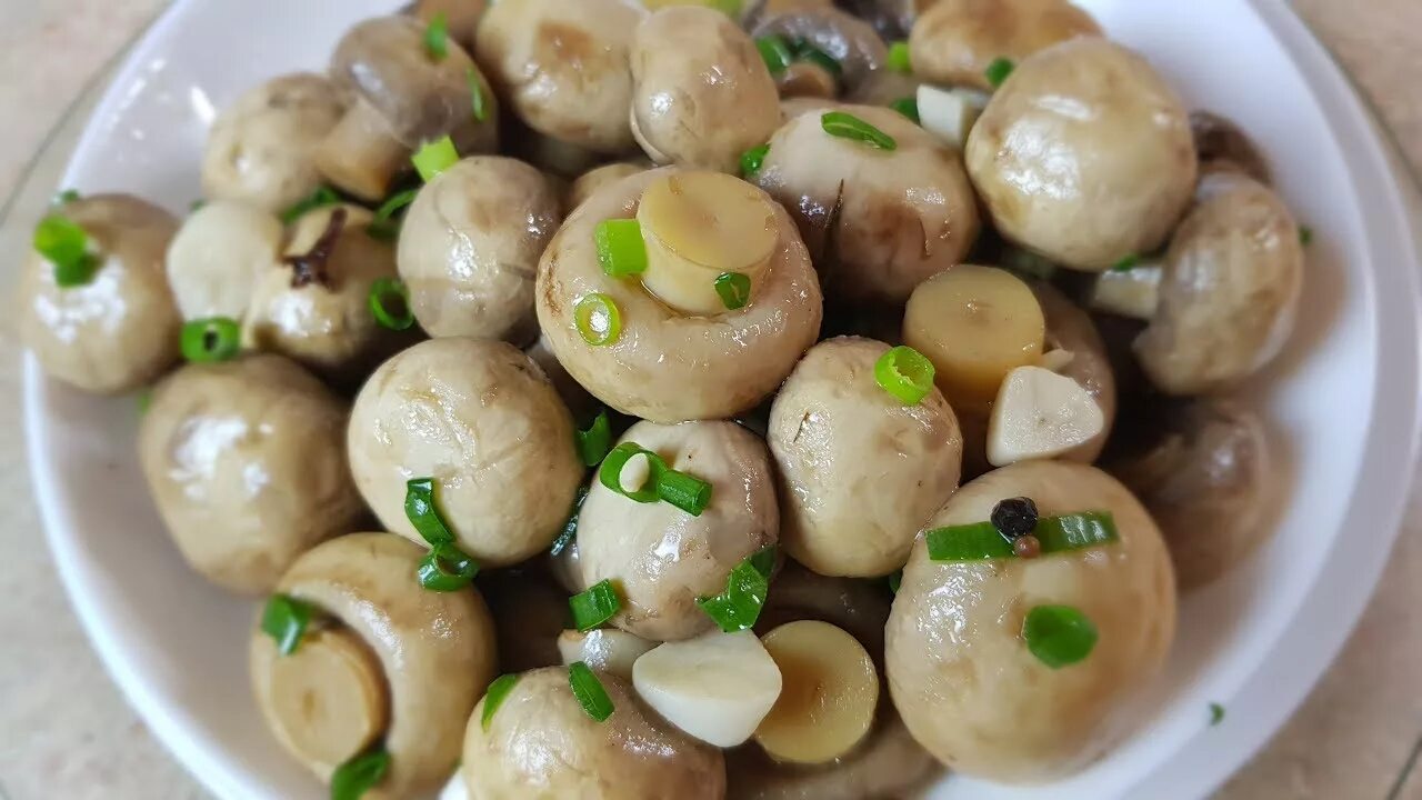 Грибы маринованные