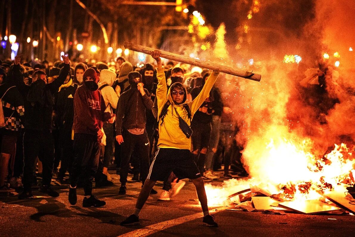 12. Манежка 2010 нацисты. Народные волнения. Социальные беспорядки. Общественные беспорядки.