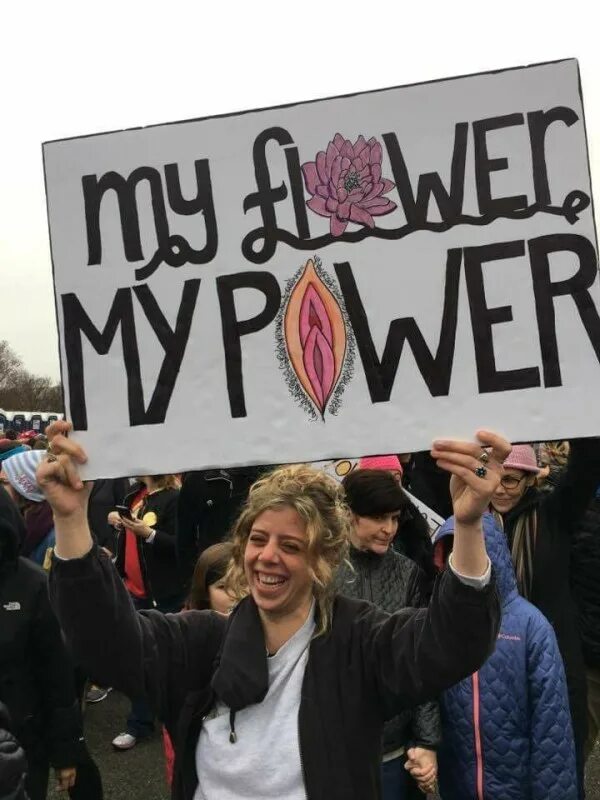 Акции протеста феминисток. Красивые феминистки. Феминистки митингуют. Феминистки акция кровоточащих. Российские феминистки.