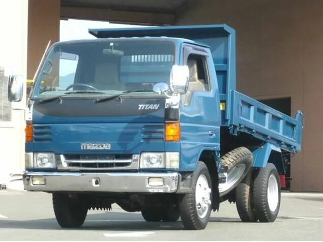 Грузовички владивосток. Mazda Titan 1994 грузовой самосвал. Mazda Titan 1998. Мазда Титан самосвал 4вд. Мазда Титан 3.5 тонны.